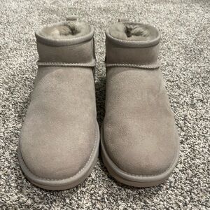 COPY - UGG ultra minis goat color